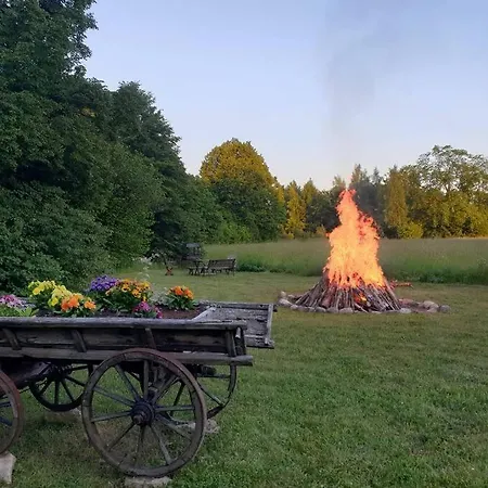 Mugavustega Majake Kahele Muhumaal Vakantiehuis *